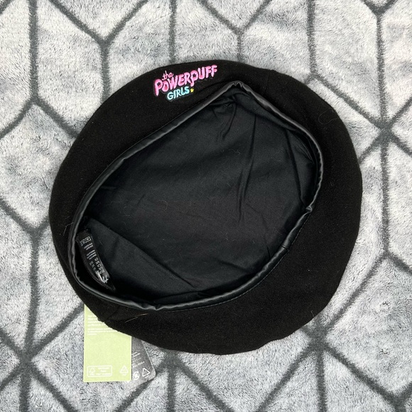 H&M Divided Cartoon Network The Powerpuff Girls Embroidered Black Beret NWT Y - Picture 2 of 8